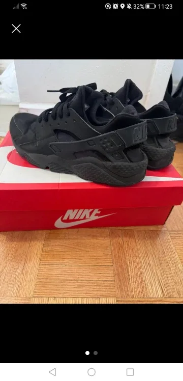 Nike Air Huarache, Size 8 image indicator(2)