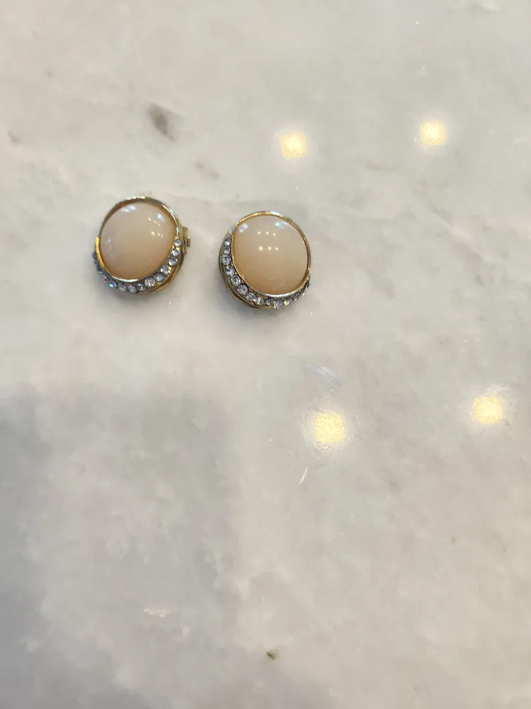Vintage Clip-on Earrings thumbnail