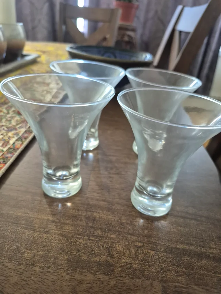 Set of 4 Martini Glasses image indicator(2)