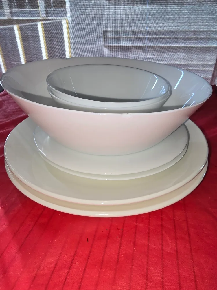 White Ceramic Dinnerware Set thumbnail