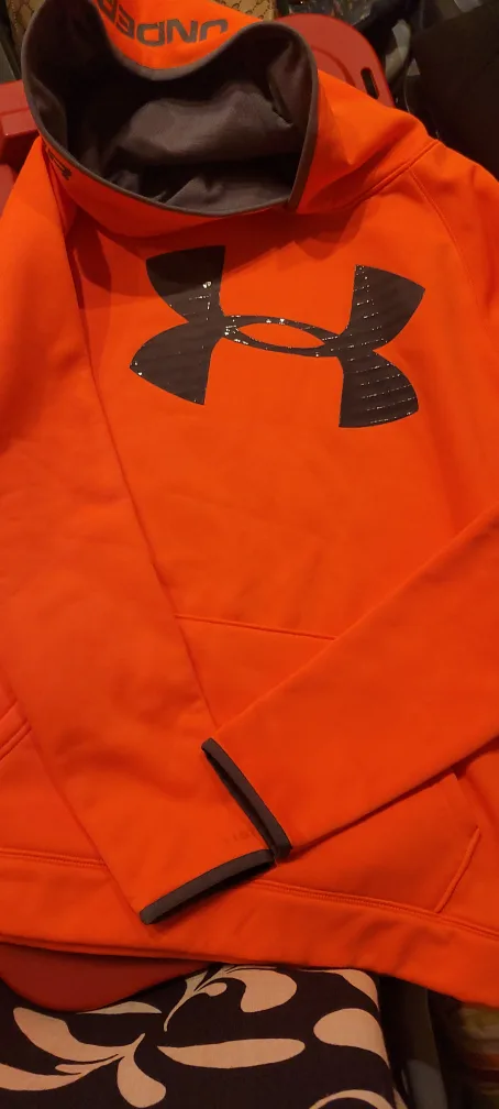 Under Armour Youth Hoodie - Size YLG/YXL image indicator(3)