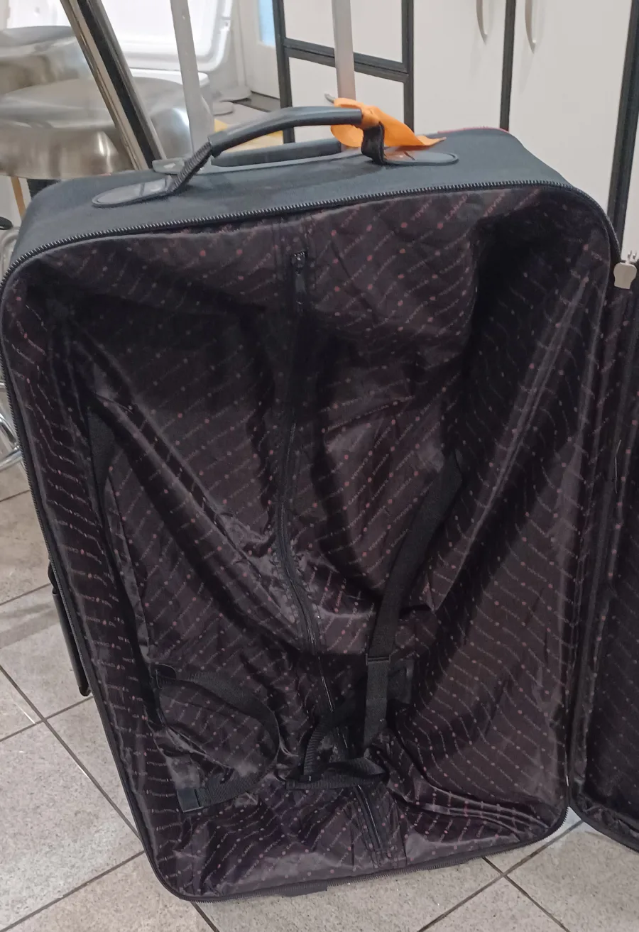 Canada Luggage Co. Black Suitcase image indicator(2)