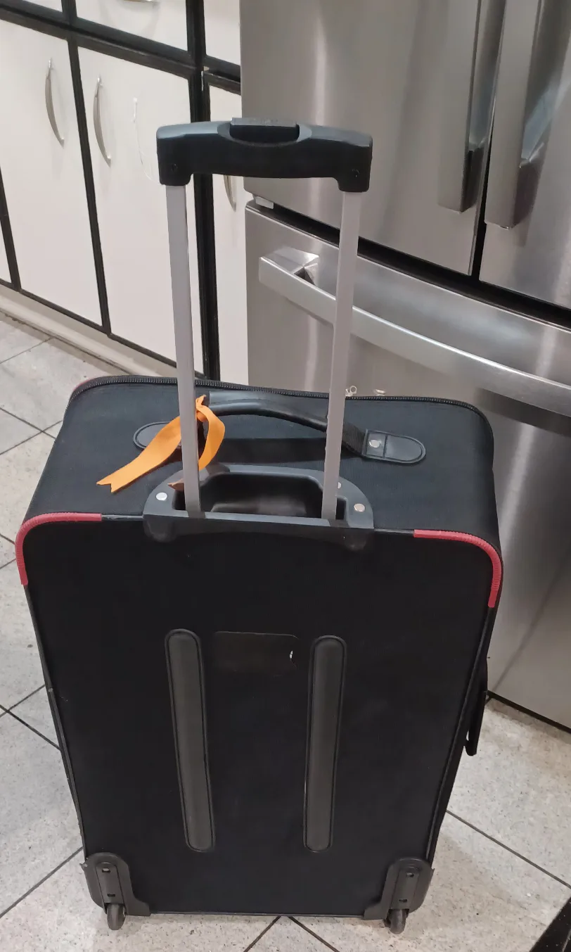 Canada Luggage Co. Black Suitcase image indicator(4)