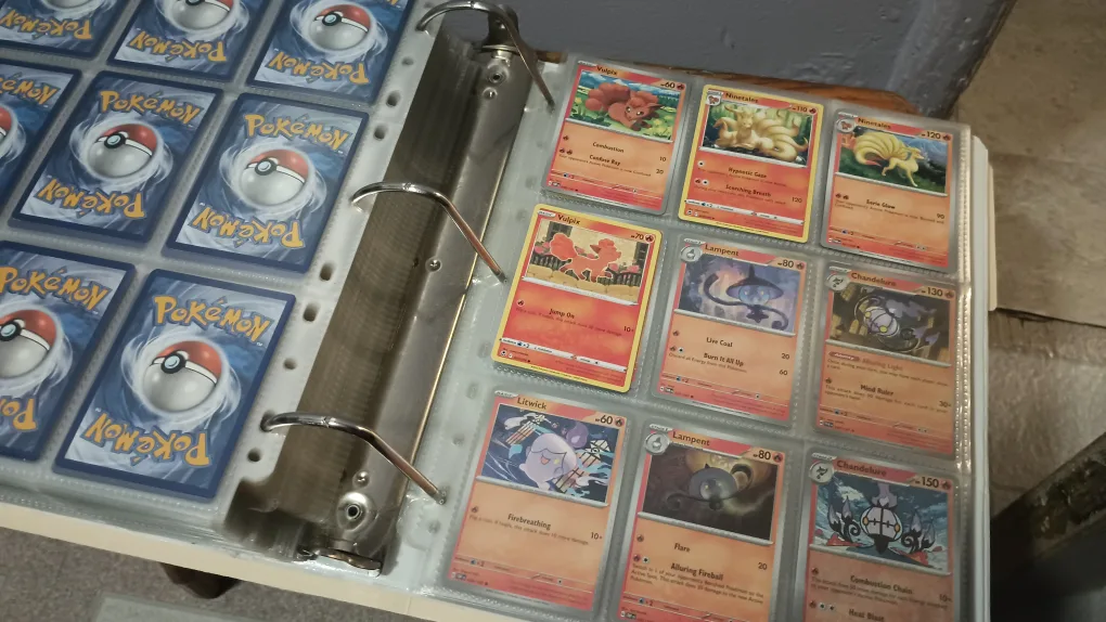 Pokémon  near all pokemon image indicator(10)