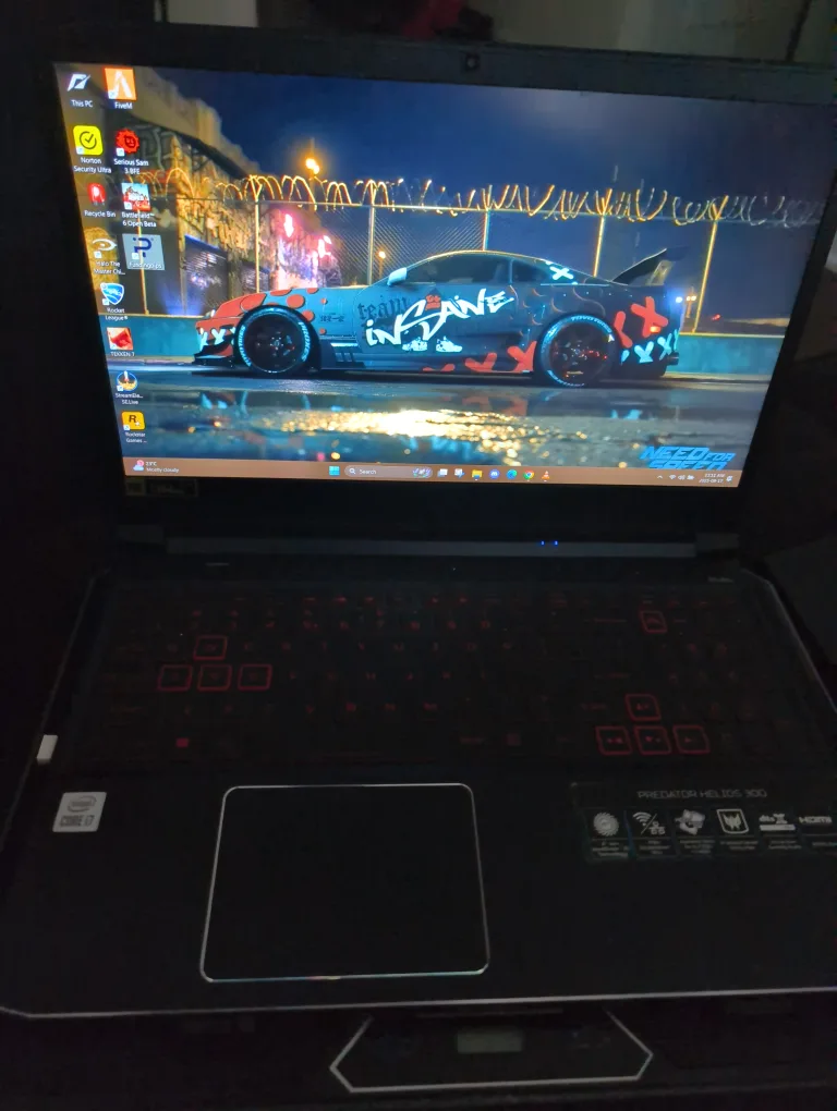 Acer Predator Helios 300 Gaming Laptop thumbnail