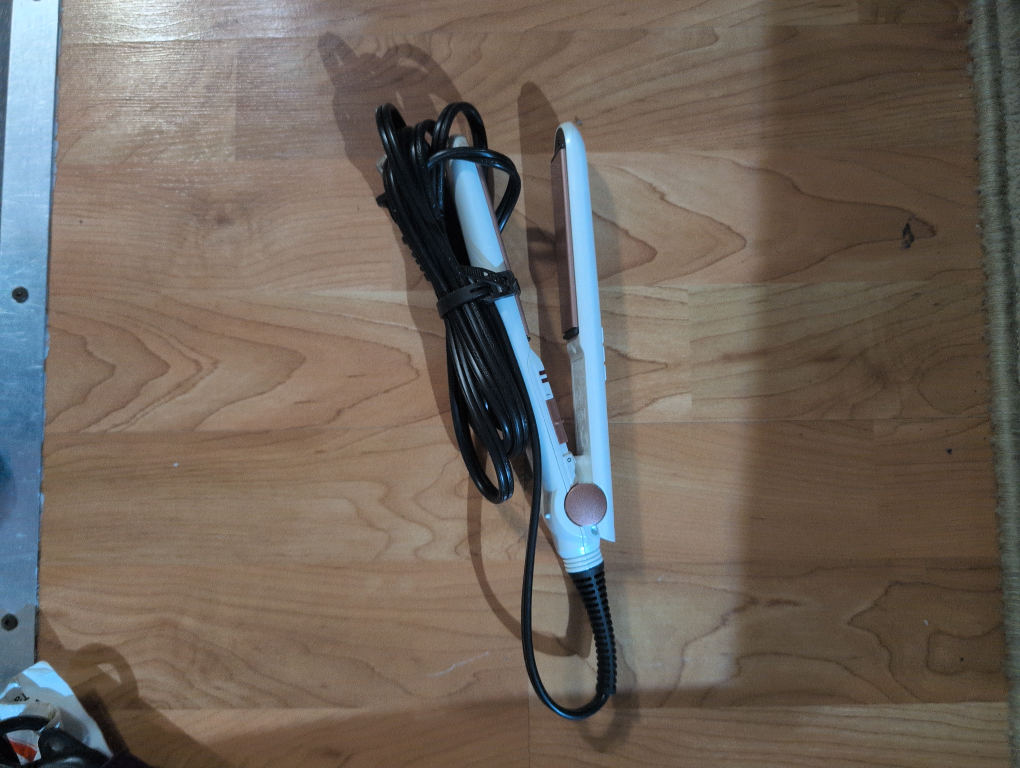 Quo by Conair Hair Straightener