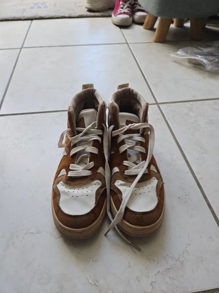 Size 6 6.5 High-top Colourblock Sneakers image indicator(6)