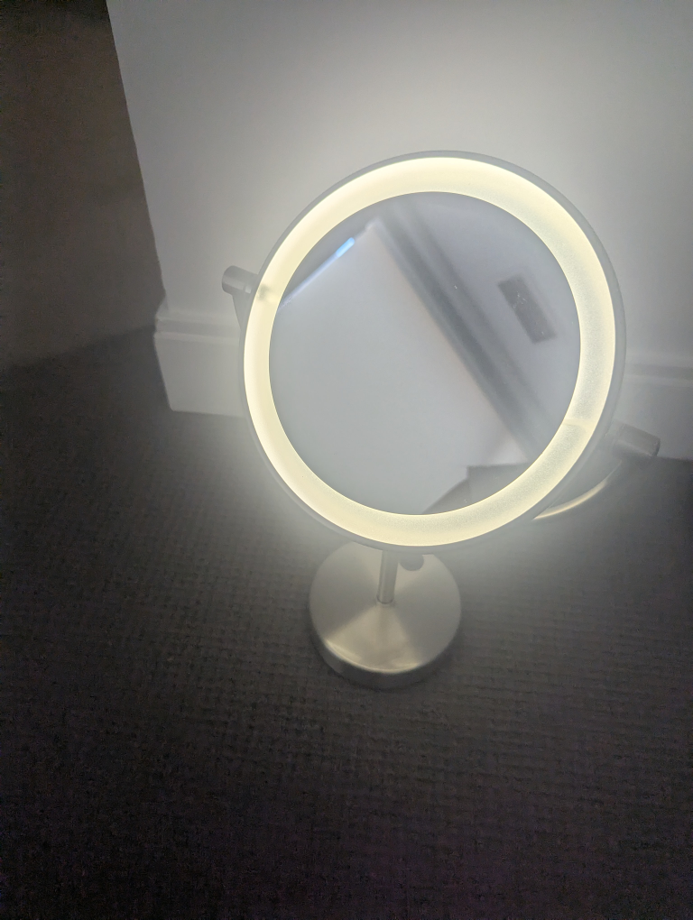 Illuminated Vanity Makeup Mirror - photo 2