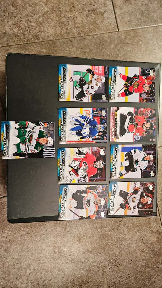 Hockey card collection - 5,000+ cards image indicator(10)