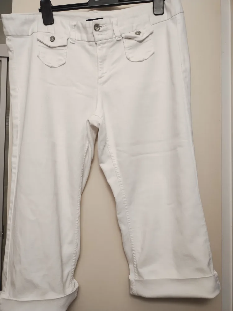Tommy Hilfiger White Capris - Size 16 image indicator(4)