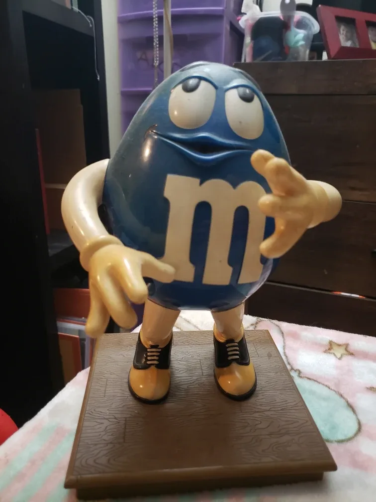 M&M's Candy Dispensers & Figurines image indicator(3)