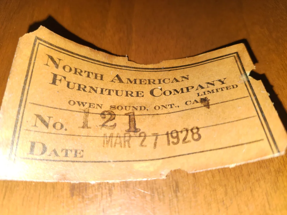 North American Furniture Dining Table & 4 Chairs image indicator(5)