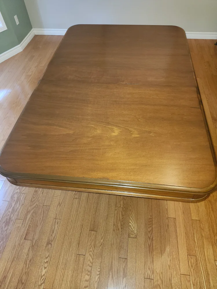 North American Furniture Dining Table & 4 Chairs image indicator(6)