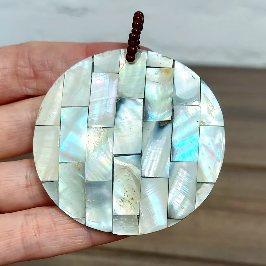 trade or $1! 🛍 large sized shell pendant with resin image indicator(4)