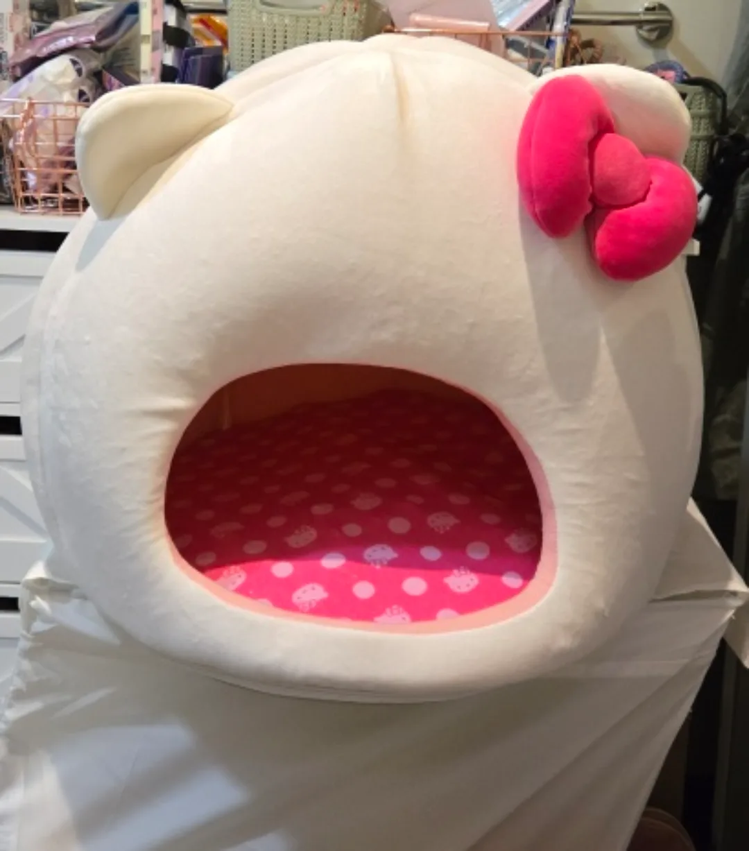 Hello Kitty Pet Cave Bed - Super Cute! image indicator(7)