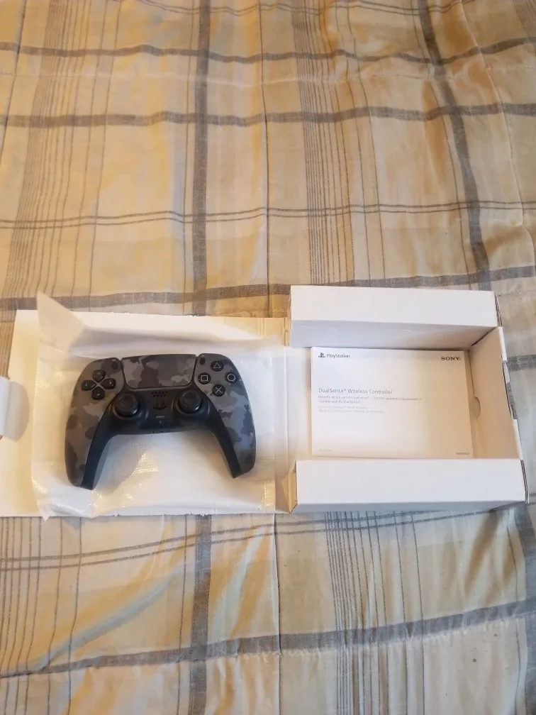 Disc PS5 Console with Brand New Controller image indicator(8)