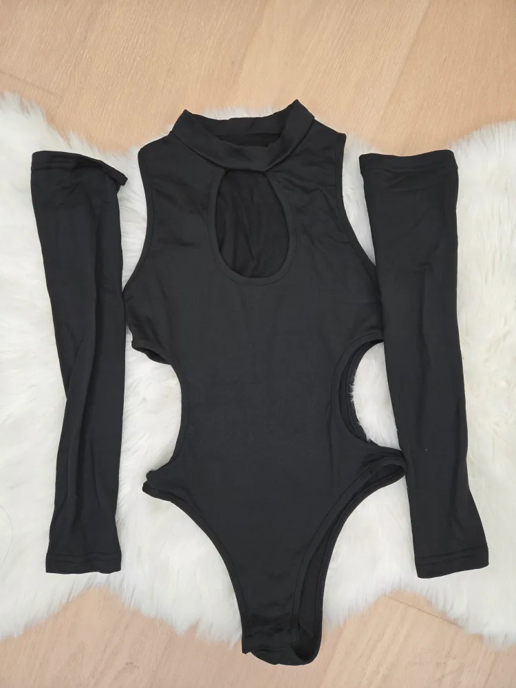 Black Cutout Bodysuit with Sleeves image indicator(3)