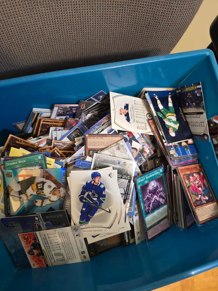 Mixed Trading Cards - Hockey, Magic, Yu-Gi-Oh! image indicator(3)