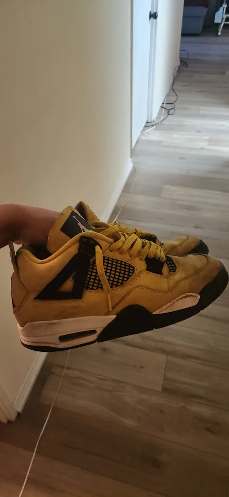 Jordan Air 4 Retro 'Lightning' Yellow Shoes