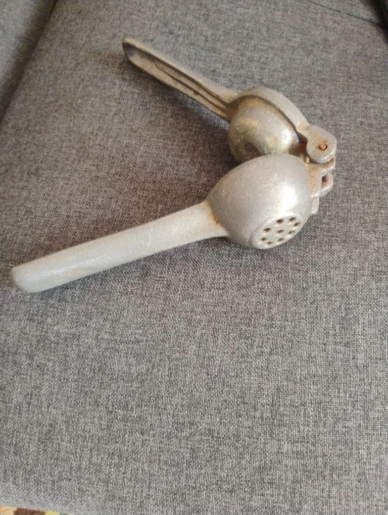 Silver metal lime squeezer thumbnail