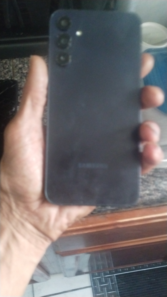 Samsung Phone - Cracked Screen - photo 2