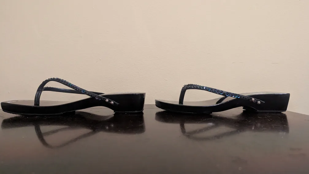 Black Floral Thong Sandals image indicator(3)