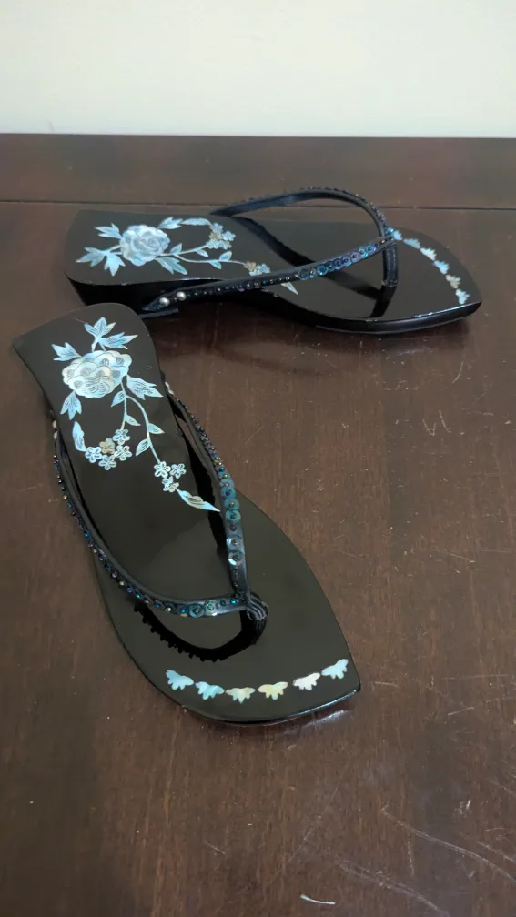 Black Floral Thong Sandals image indicator(4)