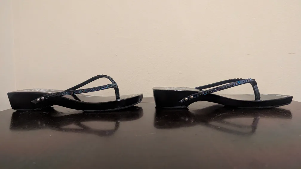 Black Floral Thong Sandals image indicator(6)