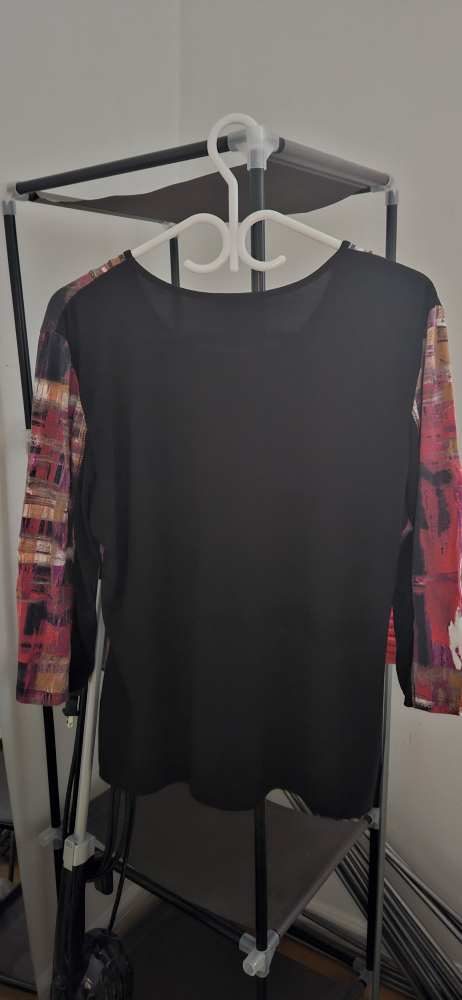 Women's Top - Size M - Red and Black