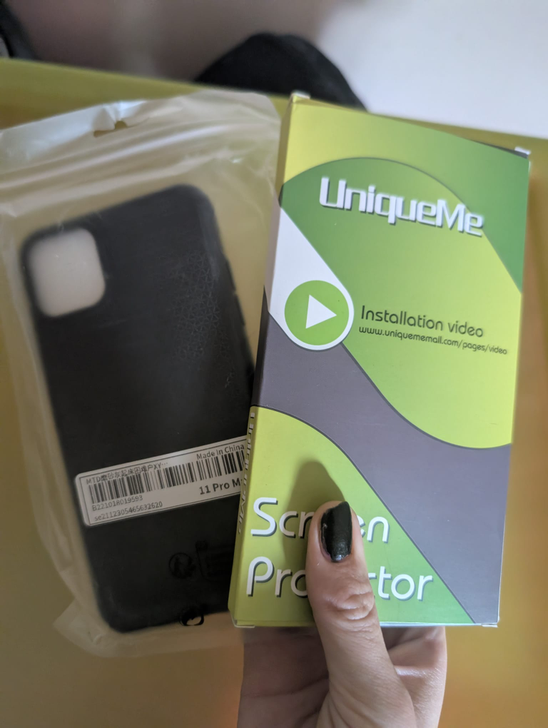 UniqueMe 11 Pro Max Screen Protector & Phone Case