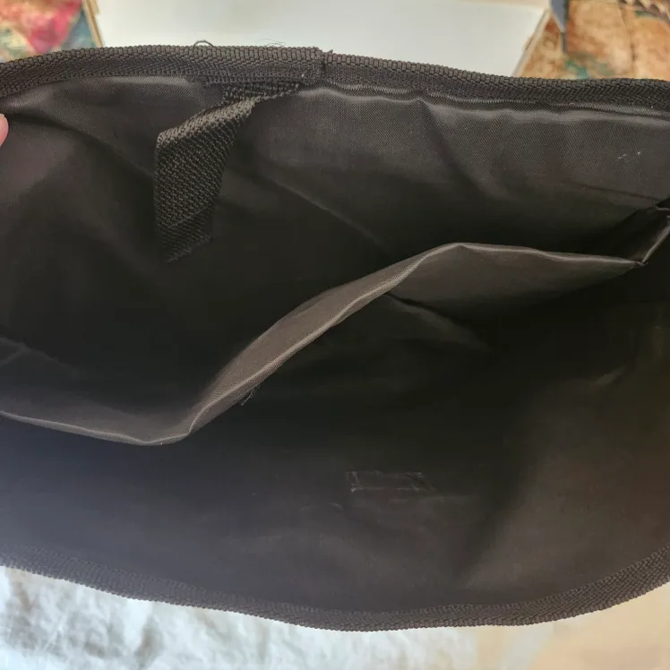 Strongbow Cider Black Messenger Bag image indicator(4)