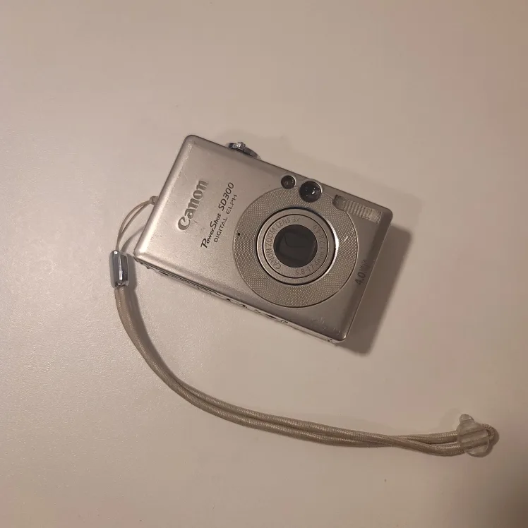 Canon PowerShot SD300 Digital Camera thumbnail