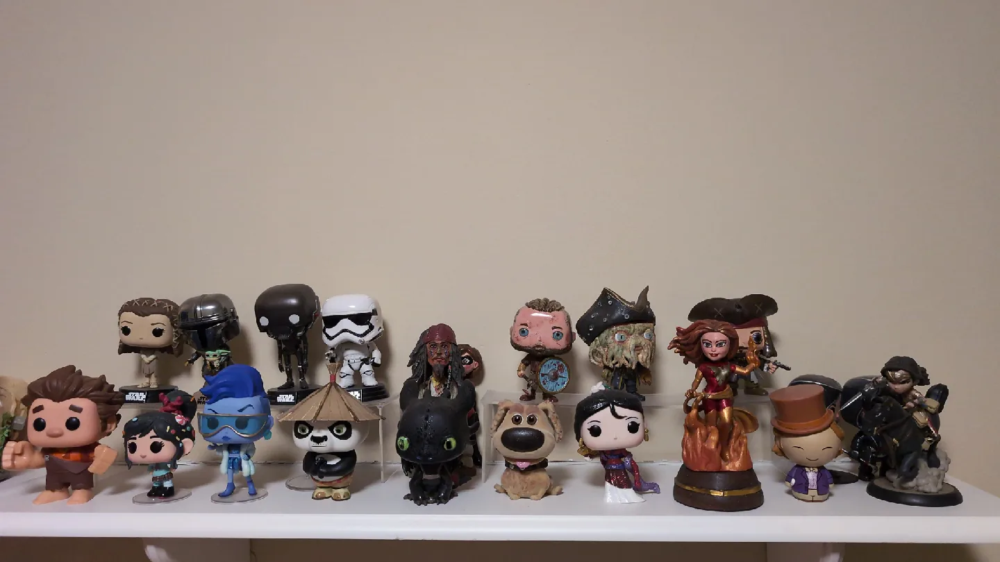 Assorted Funko and QFig Models image indicator(2)