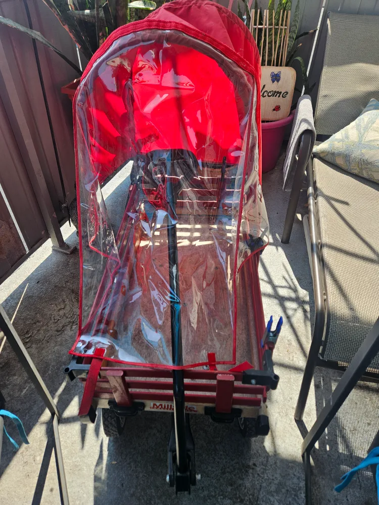 Wagon WITH SNOW COVER & SLED ATTACHMENTS image indicator(6)