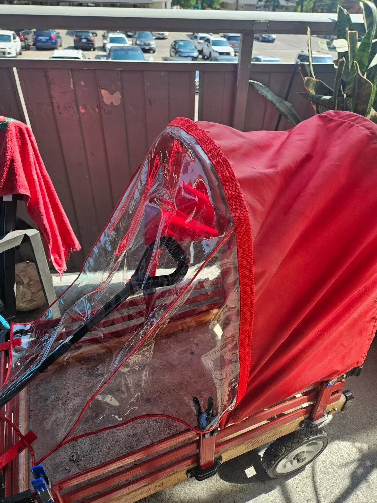 Wagon WITH SNOW COVER & SLED ATTACHMENTS image indicator(7)