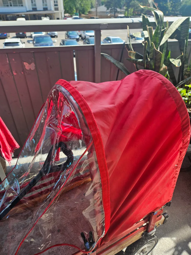 Wagon WITH SNOW COVER & SLED ATTACHMENTS image indicator(8)