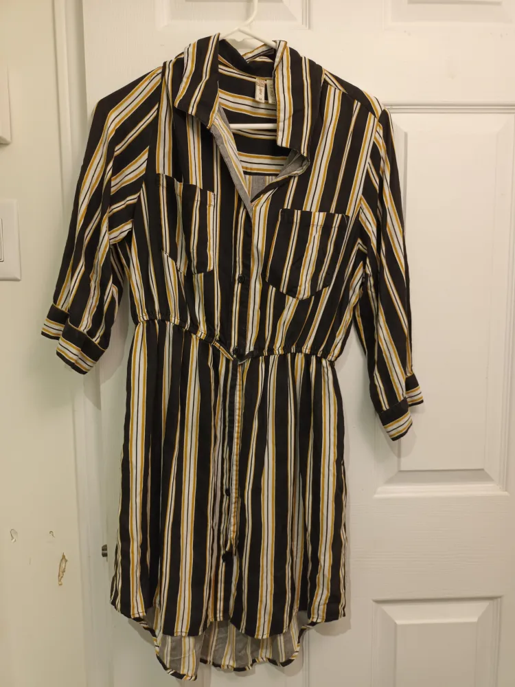 Assorted Women's Clothing Bundle (Size M) thumbnail