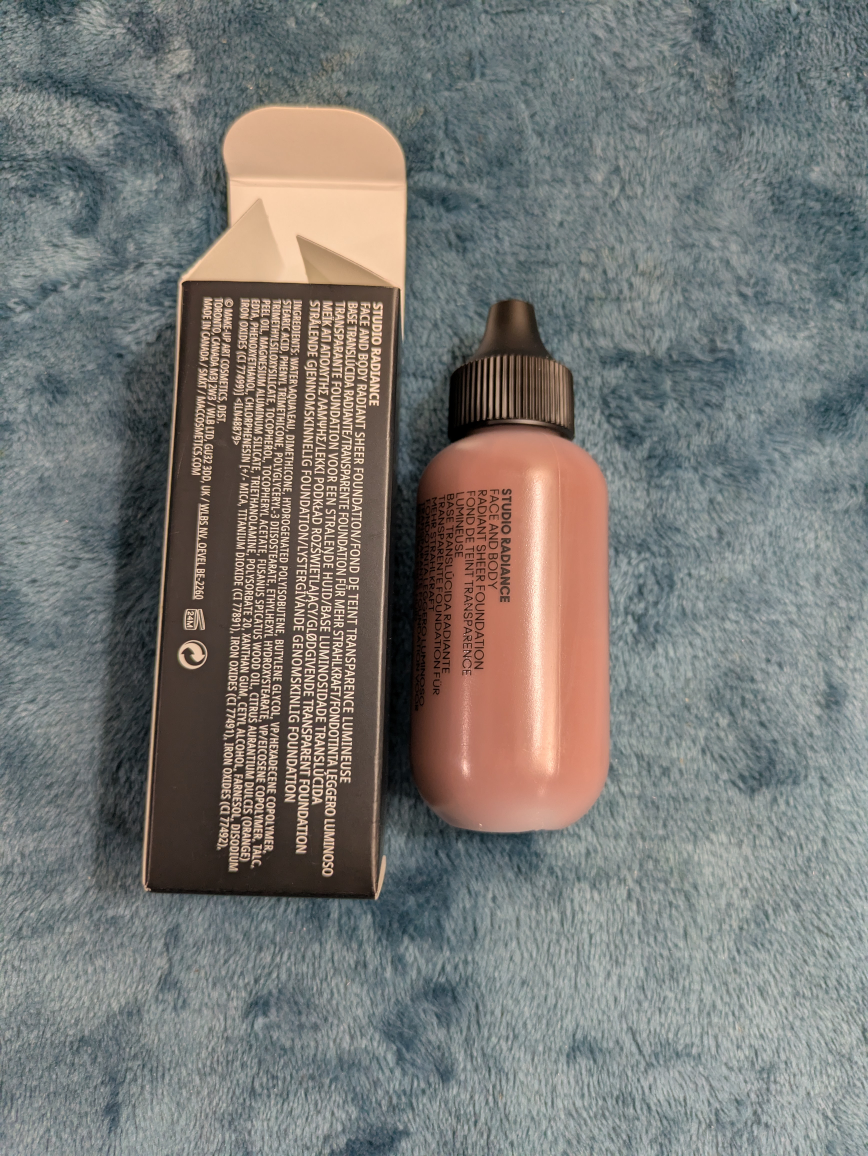 MAC Studio Radiance Foundation W7 - photo 2