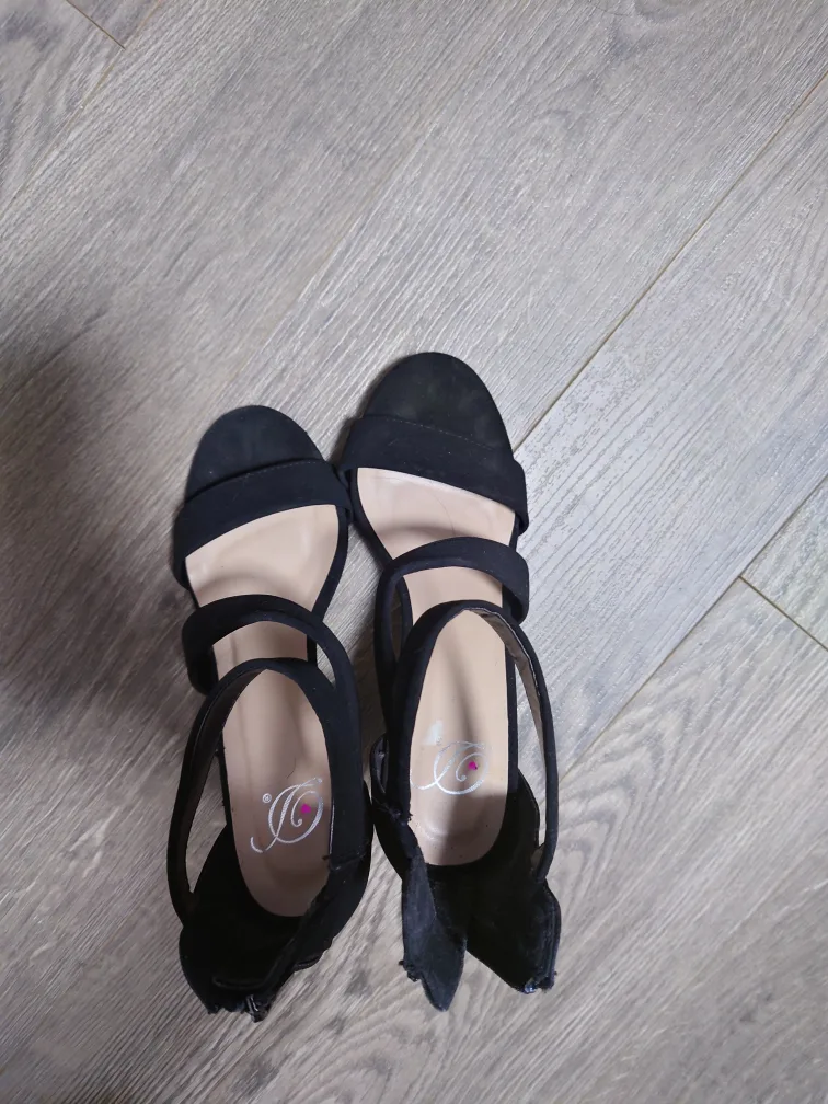Jessica Simpson Black Heels Size 6 image indicator(2)