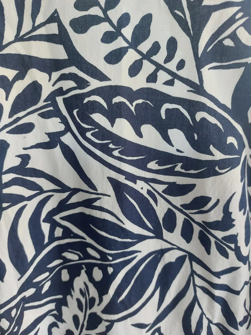 Last chance- Navy & White Leaf Print Dress Size 2X image indicator(3)