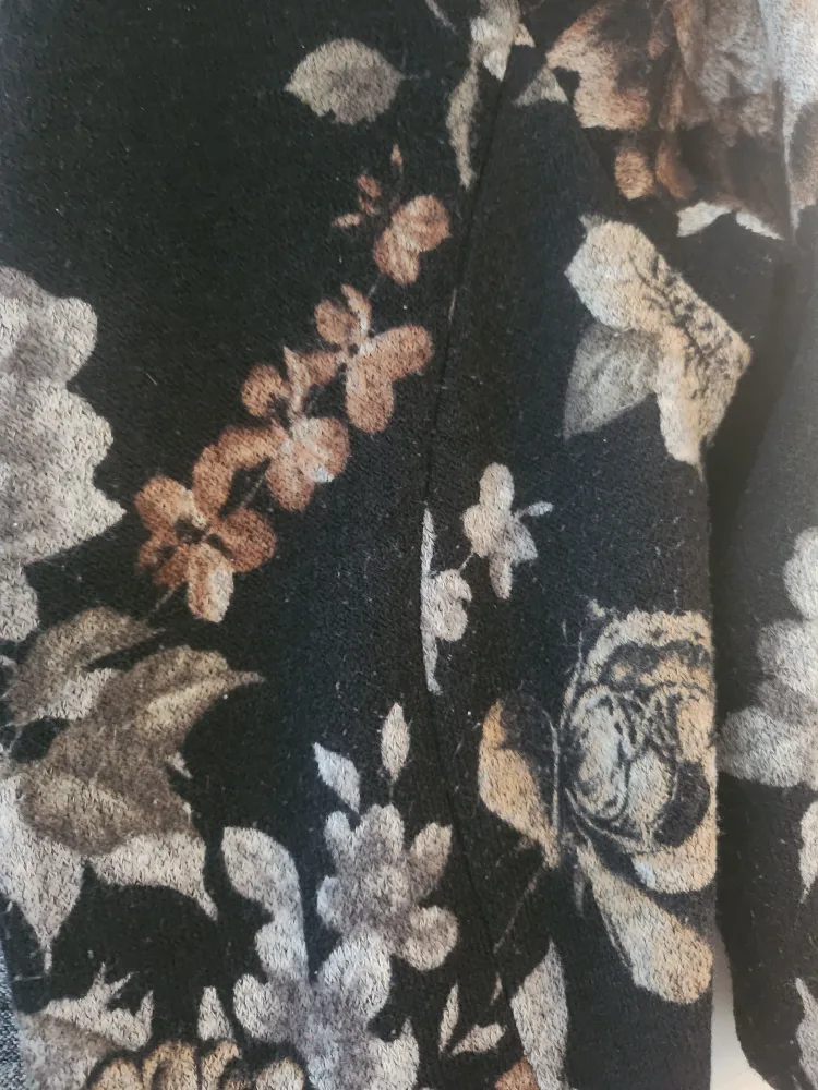 Laura Petites Floral Blazer - Size XS image indicator(3)