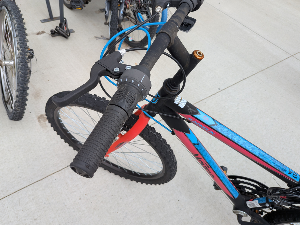 Movelo Algonquin 24" Bike - Great Condition! - photo 3