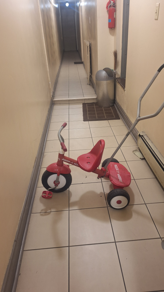 Radio Flyer tricycle - photo 4