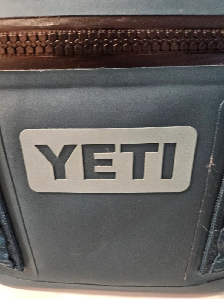 Yeti Hopper Flip 12 Cooler - Like New! image indicator(4)