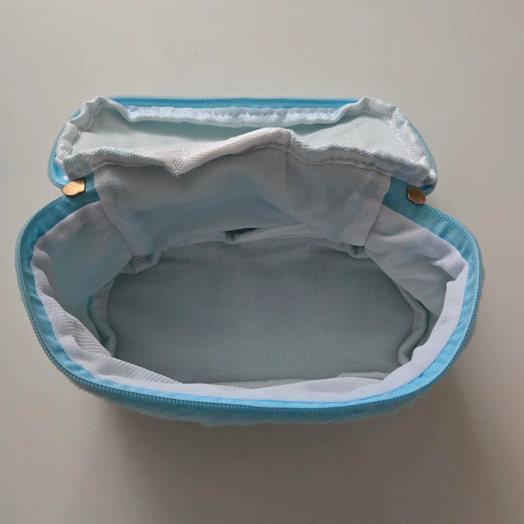 Brand NEW - Cinnamoroll Plushie & Blue Vanity Bag image indicator(3)