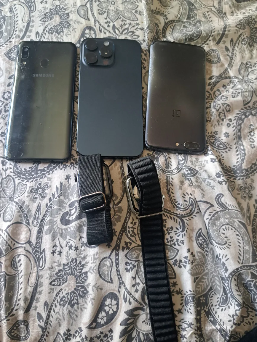 locked lot of lost electronics image indicator(2)