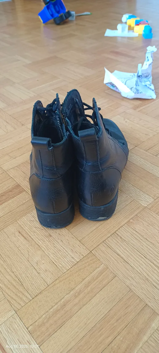 Børn Women's Leather Betsy Boots - Black, Size 6.5 image indicator(4)