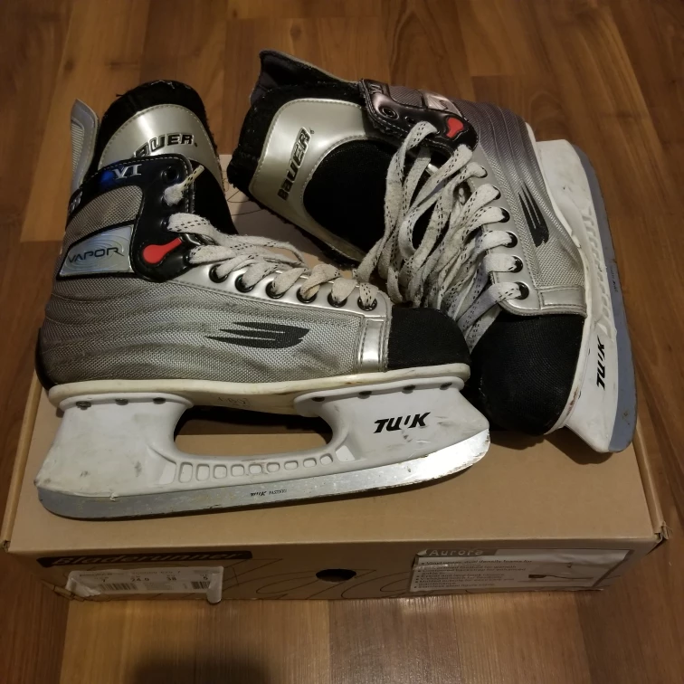 Hockey Ice Skates - Shoe size 9