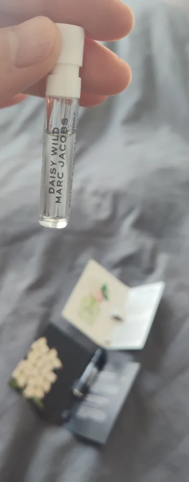 Marc Jacobs Daisy Wild & Nest Golden Nectar Sample image indicator(2)