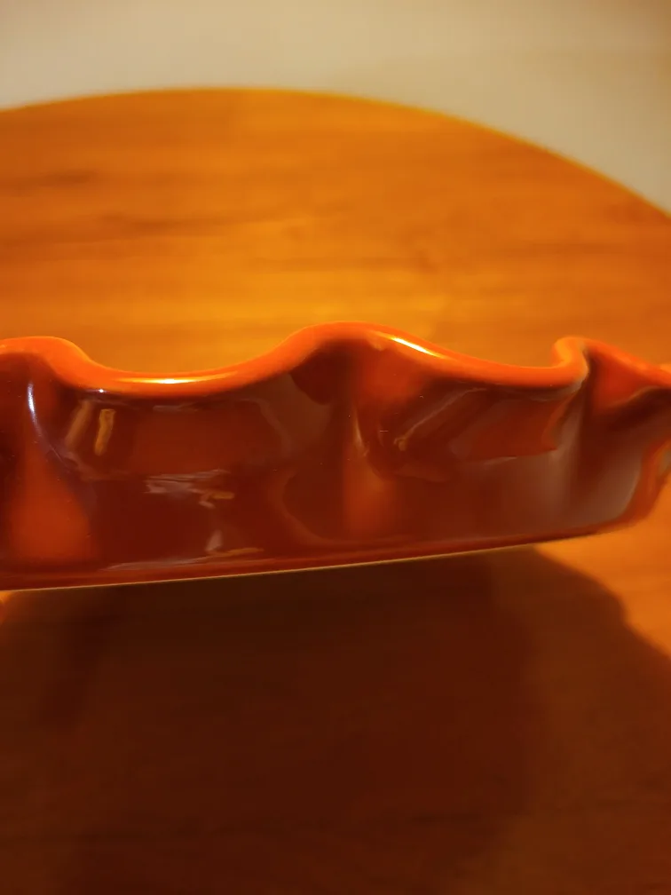 Emile Henry Large Pie Dish with Fluted Edge image indicator(2)